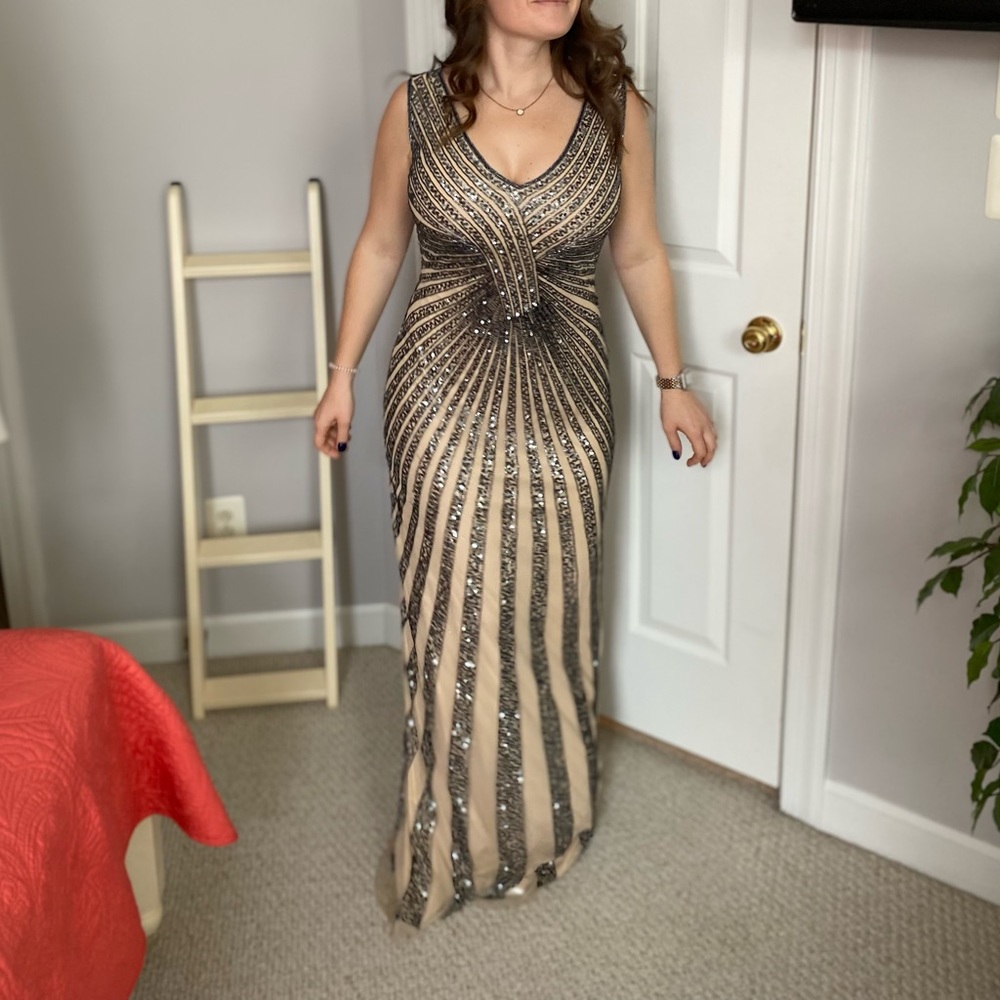 Long formal gown, size 6, never worn